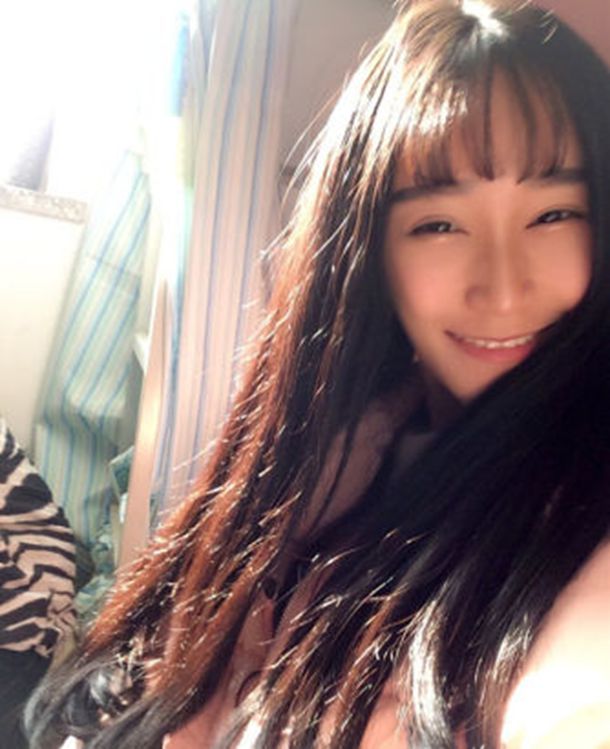 低头看我是怎么C哭你的学长